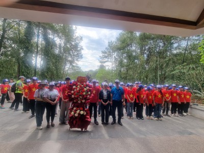 Hành trình về với địa chỉ đỏ